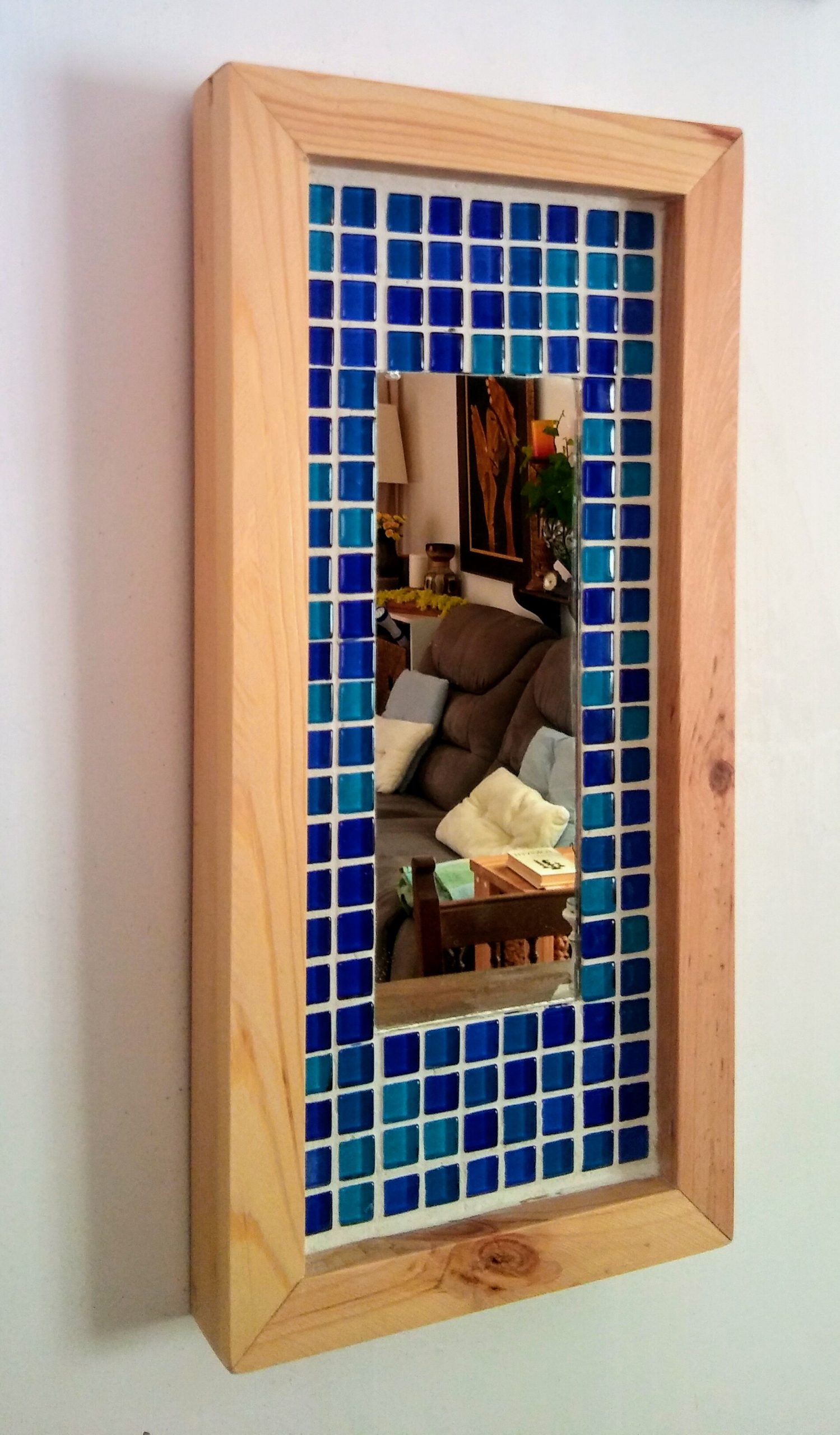 espejo tipo mosaico de materiales reciclados